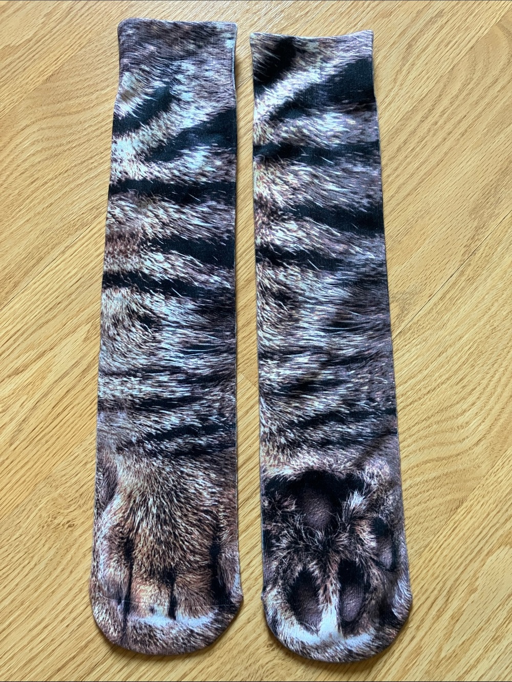 Printed Cat Paw Crew Socks - Brown Tabby
